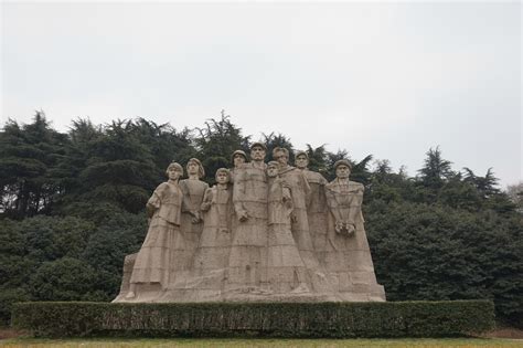 南昌洪福人文纪念公园首座名人雕塑落成 - 南昌洪福人文纪念有限责任公司