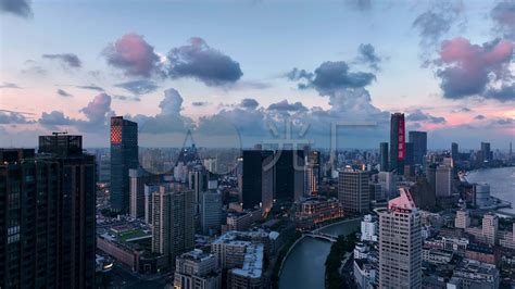晚霞中的上海市陆家嘴地区的建筑风光视频素材_ID:VCG2218854257-VCG.COM