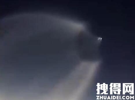 现场视频！美国多州现不明飞行物：蓝光物体飞过天空伴随一阵轰鸣_腾讯视频