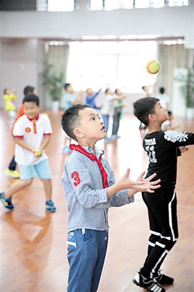 感受网球魅力 绽放运动活力 - 武汉市育才第二寄宿小学