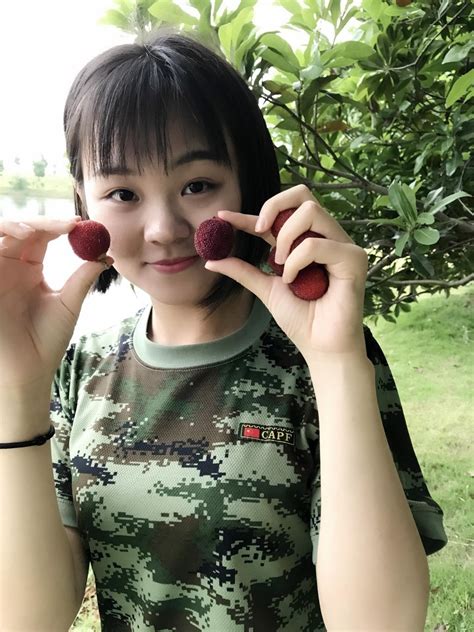 当兵女生稀有温柔头像