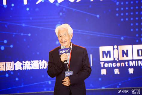 图：赵国屏院士（左二）一行与董事长蔡翔