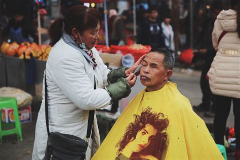 街头理发师 一剪旧时光--金华频道