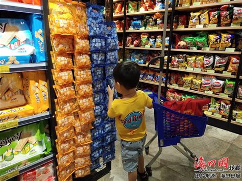 首个“儿童零食”标准6月15日起实施 家长给孩子买零食将有“指南”_海口网