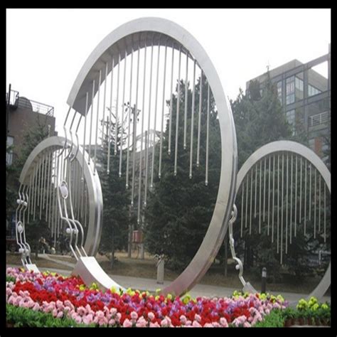 青岛国际服装城不锈钢雕塑、石雕、玻璃钢雕塑_滨州宏景雕塑有限公司