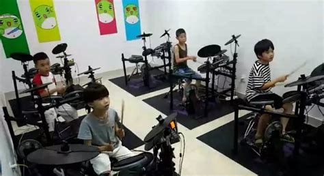 有趣的音乐课——架子鼓演奏_靖江市儿童康复训练中心