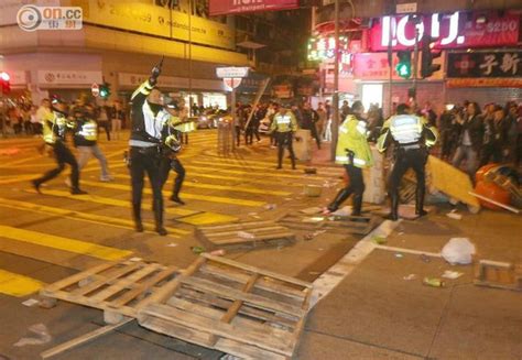 香港保安局长称约700暴徒参与旺角暴乱 68人被捕|暴徒|香港旺角_凤凰山东