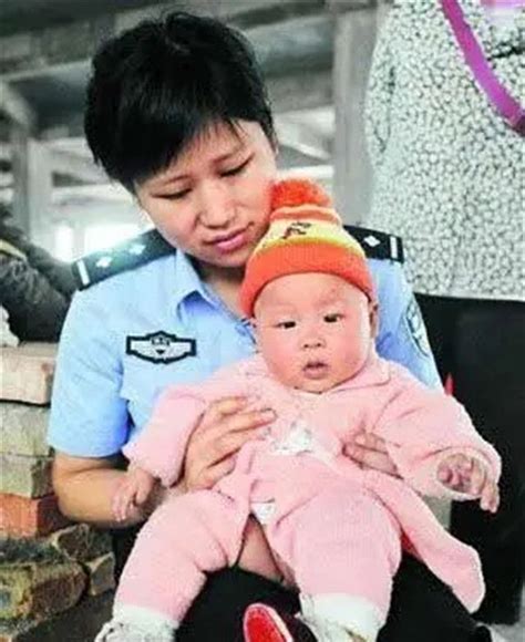 婴儿被弃街头 民警再当“抱婴哥”_精彩视频_贺州新闻网