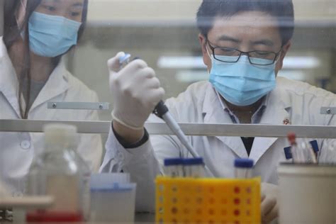 中国自主研发艾滋病疫苗正在进行多中心临床试验_凤凰网