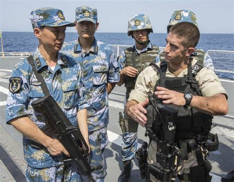 中美海军军舰举行战术机动演练 中方西安舰指挥-清华大学国防网