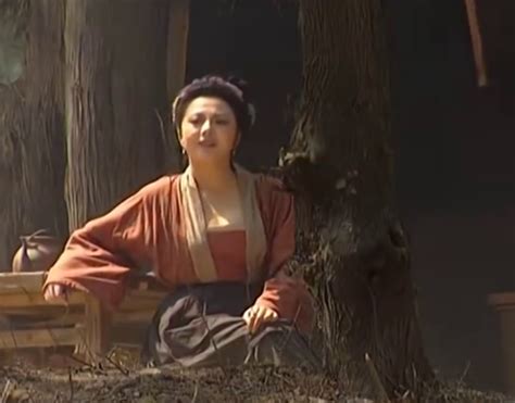 梁丽在老版《水浒传》中饰演孙二娘，她的美泼辣大气|梁丽|水浒传|孙二娘_新浪新闻