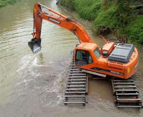 水上挖掘机出租作业 -- 洪湖市大沙黑马水利机械设备租赁经营部