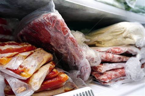 深度冷冻中的冷冻肉类和蔬菜高清图片下载-正版图片506213090-摄图网