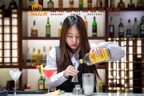 学调酒师需要多少钱一个月_南京欧米奇国际西点西餐学院