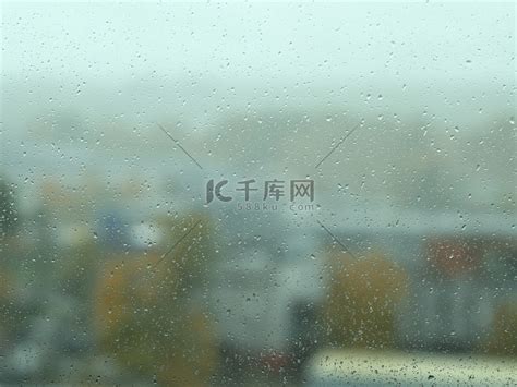 窗外的雨滴高清摄影大图-千库网