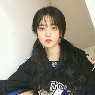白色系清纯甜美女生头像