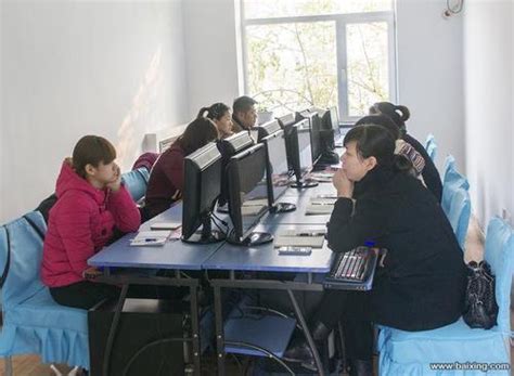 软件学院2017年老年人电脑、智能手机使用培训班成功开办-曲阜师范大学工会