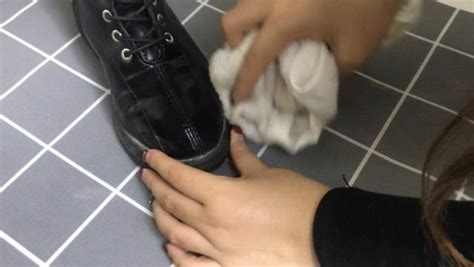 修补损坏单鞋DIY变身时尚个性鞋教程-易控学院