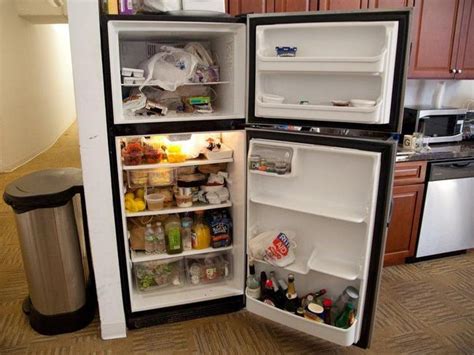 从冰箱里拿出食物的手高清图片下载-正版图片501736621-摄图网