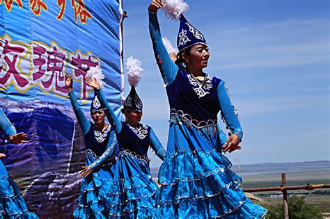 哈萨克族舞蹈图片_哈萨克族舞蹈高清图片_全景视觉