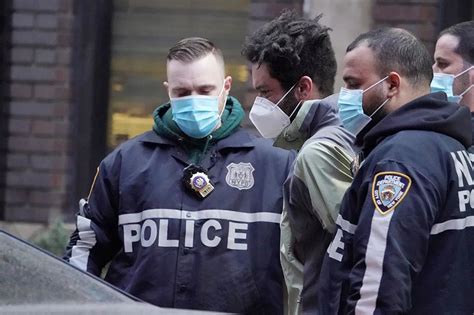 纽约反亚裔者辱骂便衣警察被捕 前科累计24次_凤凰网资讯_凤凰网