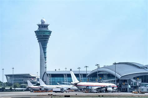 航班取消率近5成，广州白云机场暑运或受冲击|界面新闻