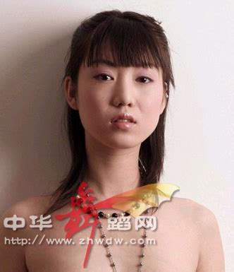 张筱雨“中国第一裸模”叫板陈光标_济宁大众网