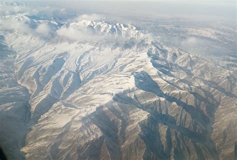 高空鸟瞰新疆天山山脉 科普一下世界自然遗产