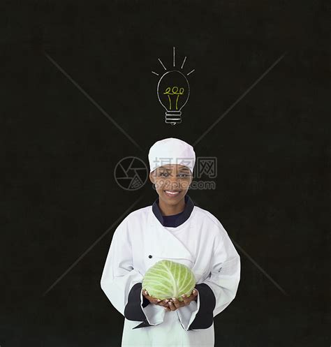 非洲黑黑黑黑板背景女性厨师的构想灯泡思维心理学思考教育黑色餐饮风暴帽子女孩高清图片下载-正版图片321786664-摄图网