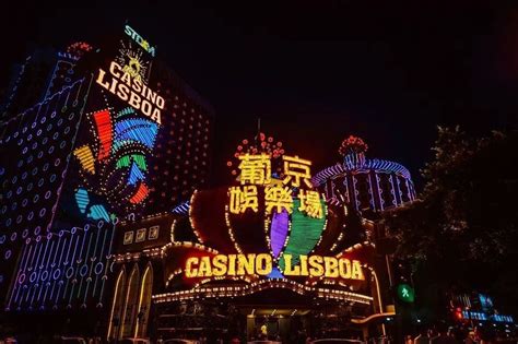 中国澳门的葡京赌场(Casino Lisboa)，一个霓虹灯闪烁着。视频素材_ID:VCG42N507049837-VCG.COM