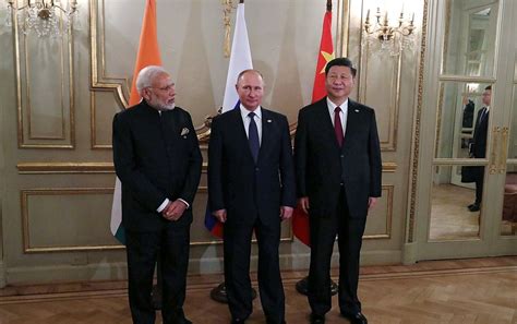普京在与中印两国元首会晤时提议定期举行三方会谈 - 2018年12月1日, 俄罗斯卫星通讯社