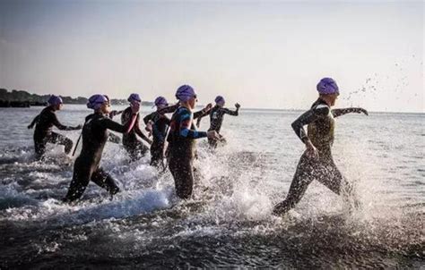 全国公开水域游泳锦标赛 逾千名“泳士”聚泰州凤城河劈波斩浪