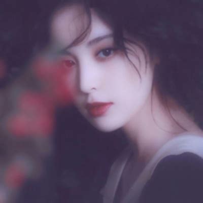 甜美女生头像朦胧