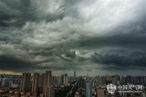 黑云压城 海口市区上演“科幻大片”-天气图集-中国天气网