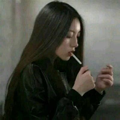 温柔头像叼烟女生