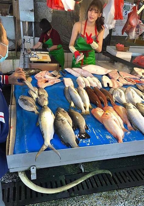缅甸渔民捞到近70斤大鱼，卖得上百万缅币|渔民|缅甸|黄唇鱼_新浪新闻