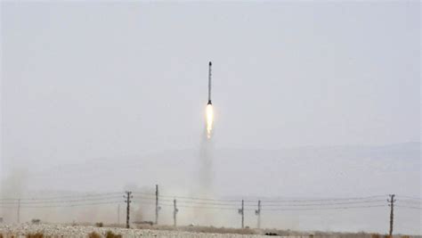 国防时报-国防新闻网-伊朗成功试射新型弹道导弹
