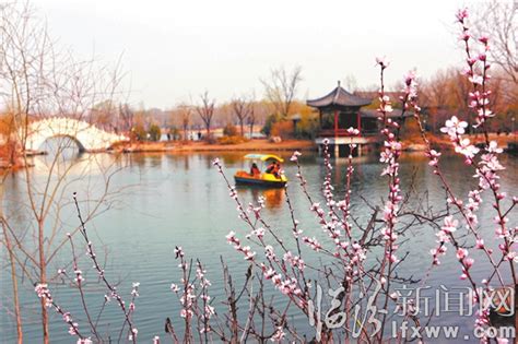 深秋，临汾涝洰河公园景色迷人……