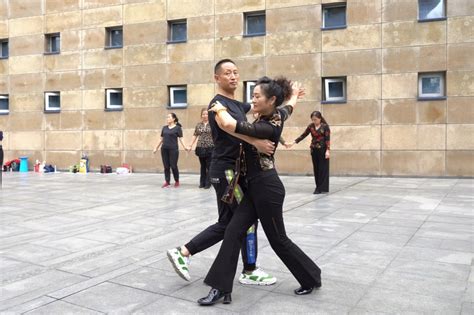 惠州梅子广场舞《我是你的格桑花》入门民族舞教程_腾讯视频
