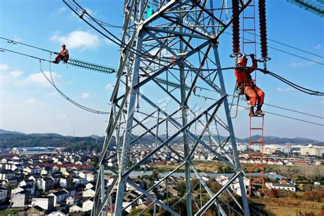 浙江舟山：电力工人高塔顶上过中秋-人民图片网