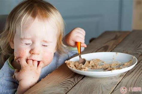 给孩子吃的多总比吃得少好 怎么喂孩子吃饭才正确 _八宝网