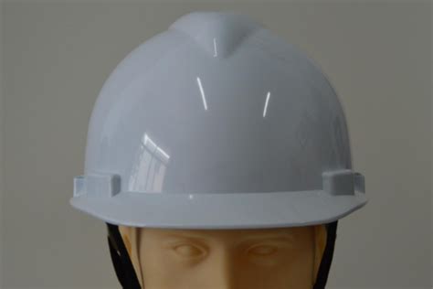 工地帽子颜色等级：白色帽子是管理人员级别最高 - 百科全书 - 懂了笔记