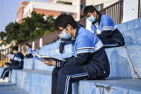 中美日韩对比研究：中国高中生在线学习更自律 - 国际日报