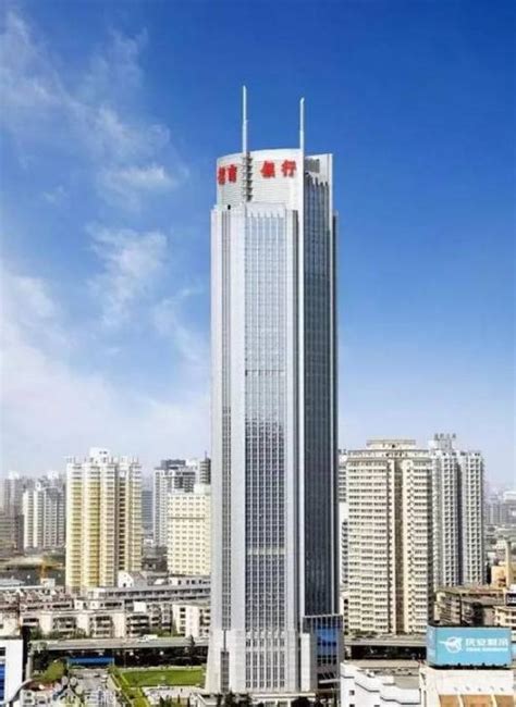 西安10大最高的摩天大楼，西安第一高楼228米，顶楼能停直升机