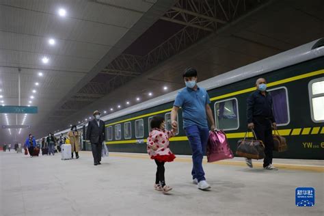 快时代里温暖的“慢火车”-广西新闻网