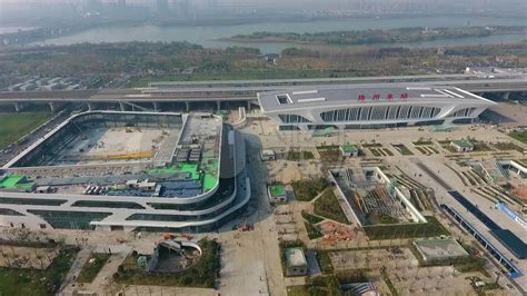 扬州火车站环境焕然一新 市民可刷身份证坐动车--江苏频道--人民网