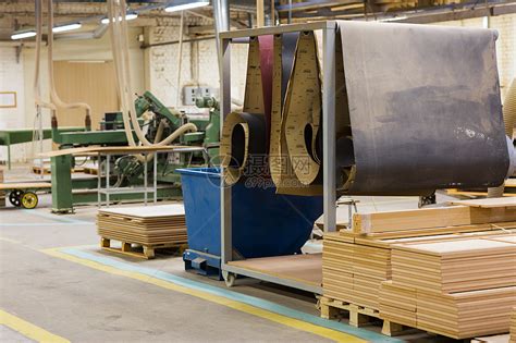 生产制造木工行业车间木制中密度纤维板车间木工厂的木板高清图片下载-正版图片300121962-摄图网