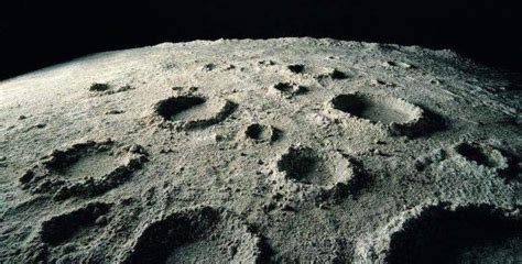 月球处于失重状态，如果在月球上用力一跳会跳多高？可算知道了|月球|失重|宇航员_新浪新闻
