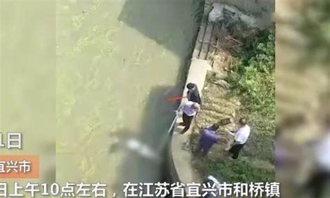 一具尸体漂浮在河面上江苏宜兴,人们发现,在打捞上来之前没有头|宜兴|尸体|女尸_新浪新闻