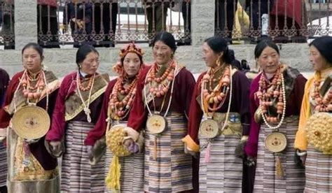 甘肃保存西藏农区宫廷服饰保留最完整的地方